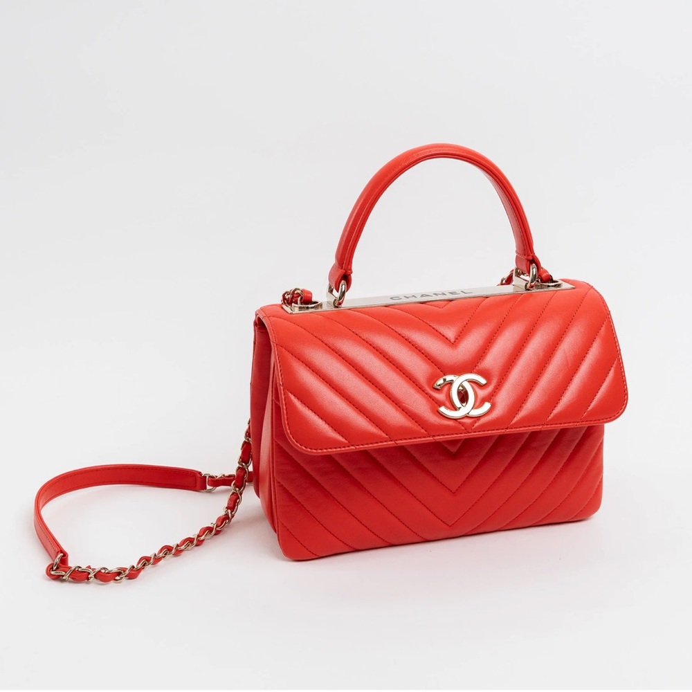 Chanel™  Vibrant Red Trendy shoulder bag in Chevron